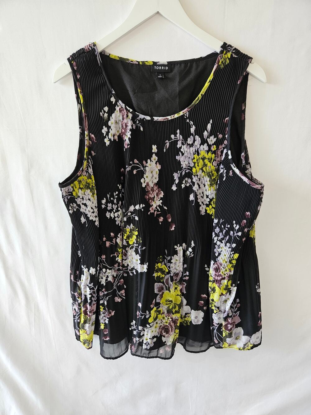 Torrid Blouse Sleeveless Pleated Flowy Floral Black Size 1